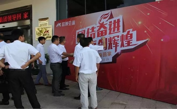 恰戰(zhàn)狼歸來，憶往昔崢嶸歲月稠