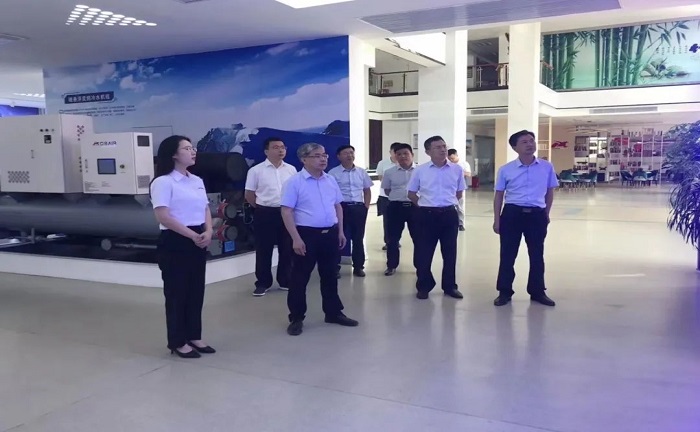 省、市、區(qū)人社領(lǐng)導(dǎo)一行蒞臨歐博空調(diào)參觀指導(dǎo)工作!