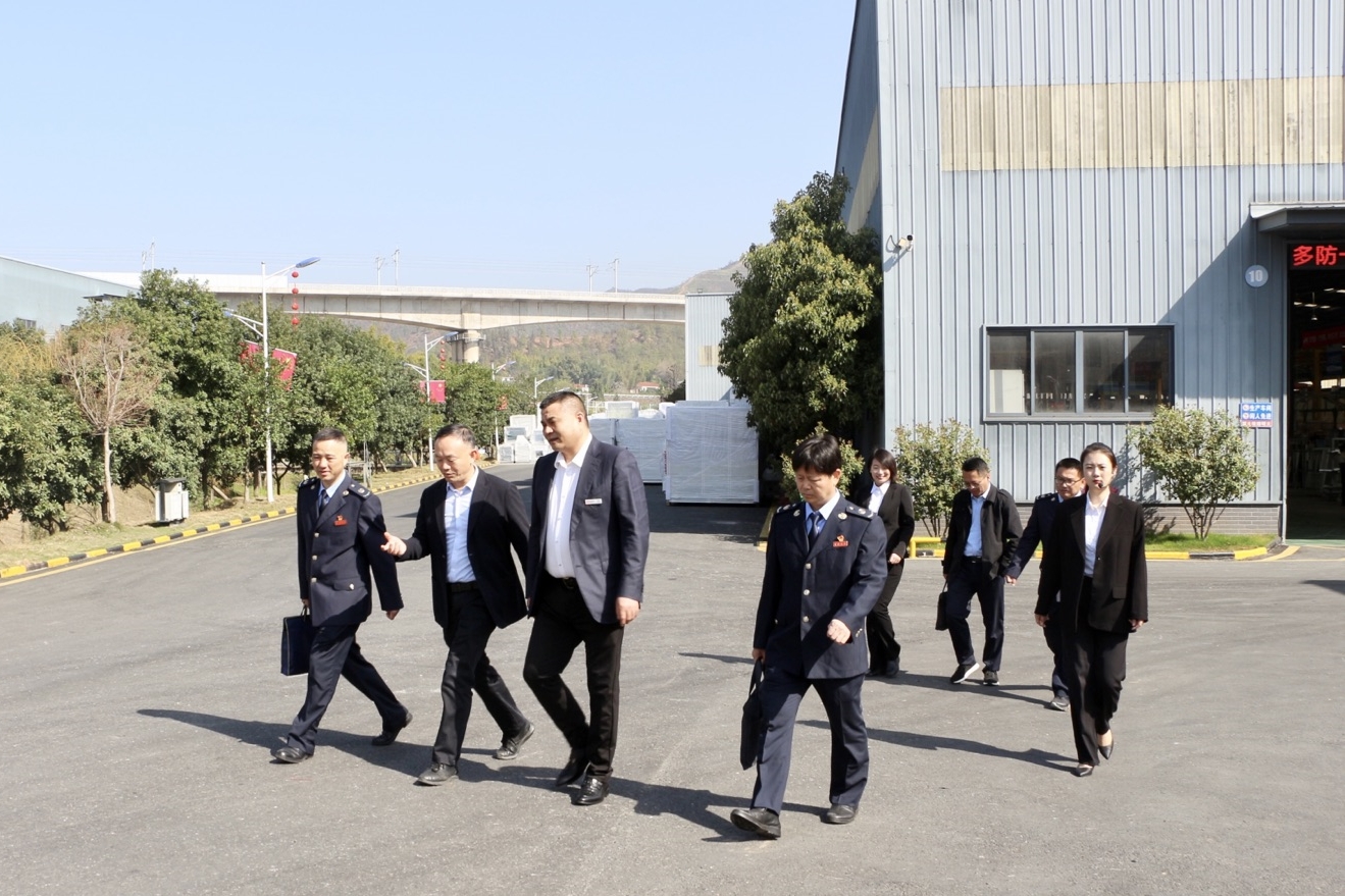 熱烈歡迎|稅務(wù)局領(lǐng)導(dǎo)蒞臨歐博空調(diào)參觀調(diào)研